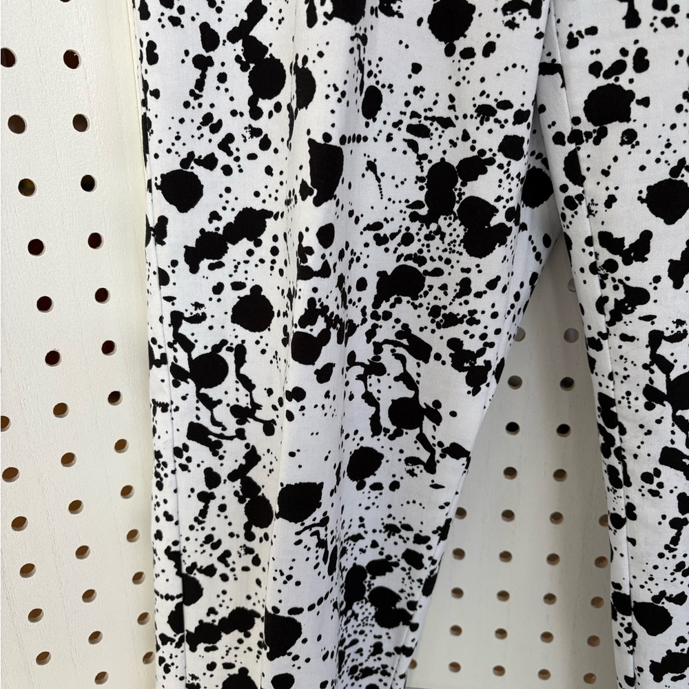 Women's Black and White Splatter Print Cropped Pants - Picture 3 of 5